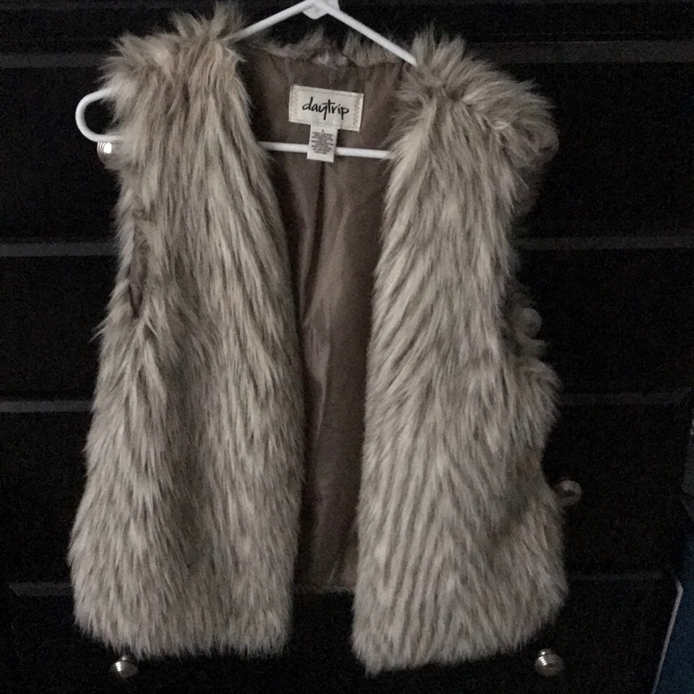 Daytrip faux fur vest -size Large
